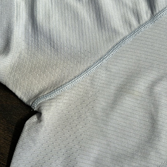 LULULEMON SWIFTLY TECH TOP. - Picture 5 of 7